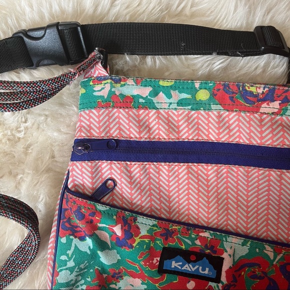 KAVU keepsake crossbody rope bag roses - Picture 3 of 5